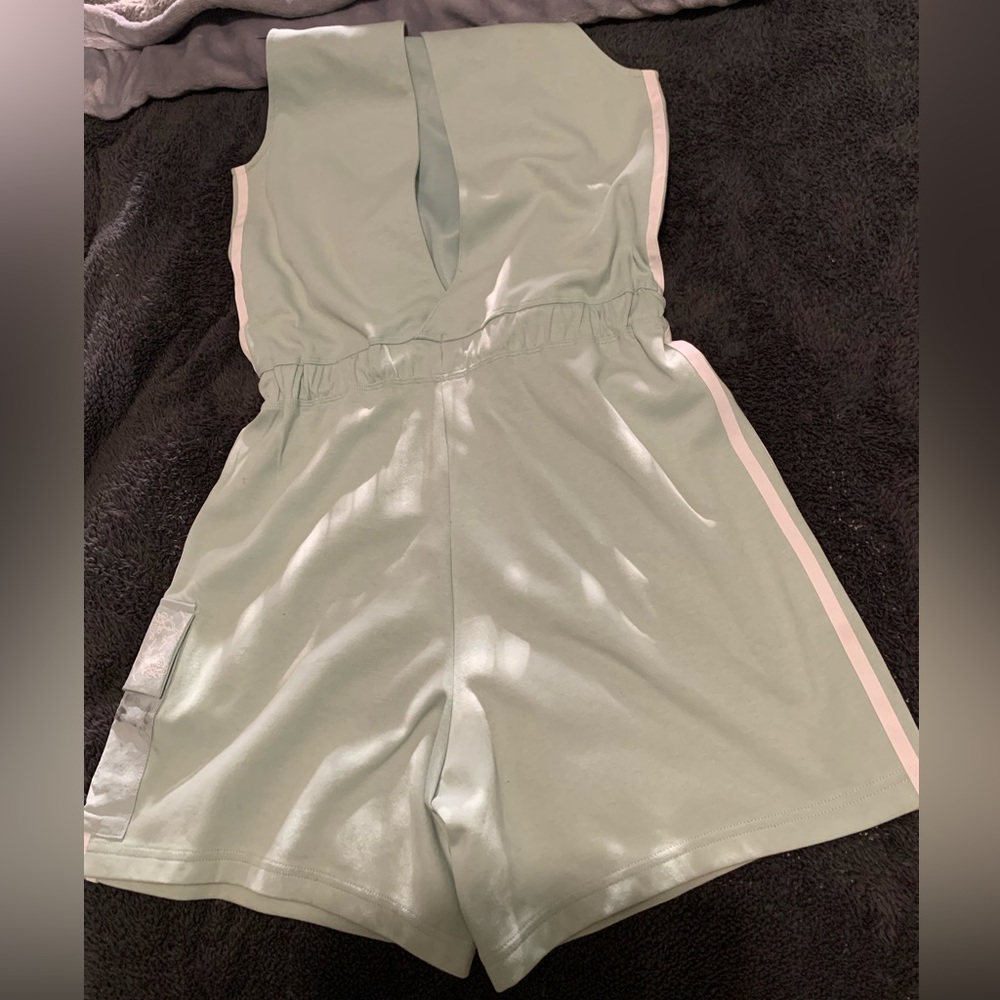 BNWOT Adidas women’s jumpsuit size 8 - Picture 2 of 6